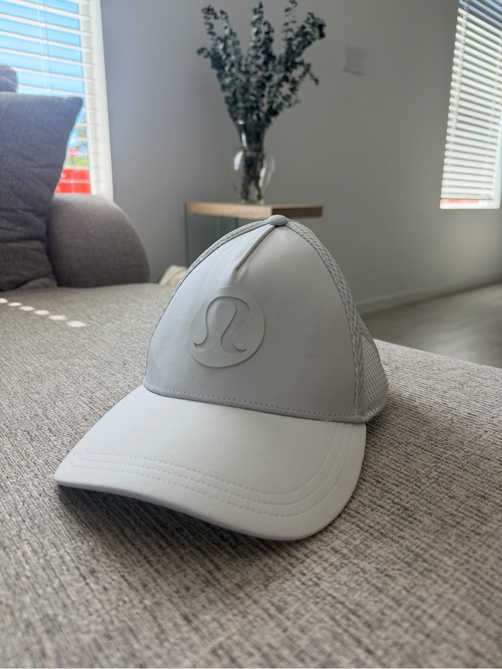 lululemon athletica Men's Light Gray Trucker Hat
